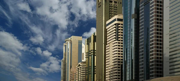 Nowoczesne wieżowce, sheikh zayed road, dubai — Zdjęcie stockowe