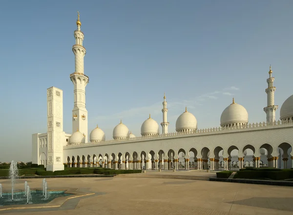 Abu Dhabi Sheikh Zayed Mesquita Branca nos Emirados Árabes Unidos — Fotografia de Stock