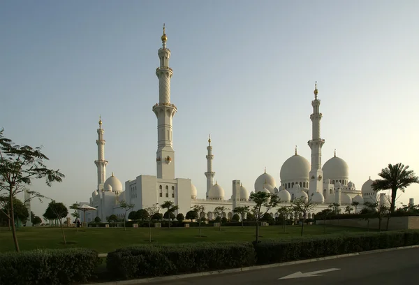 Abu Dhabi Sheikh Zayed Mesquita Branca nos Emirados Árabes Unidos — Fotografia de Stock