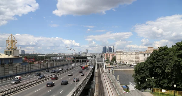 Moskova ve St andrew's bridge, Rusya Federasyonu — Stok fotoğraf