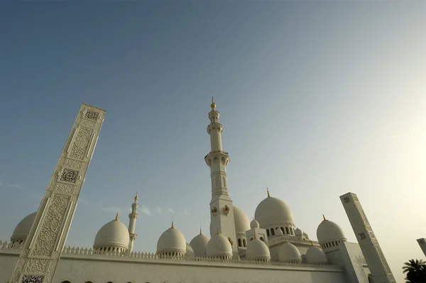 Abu Dhabi Sheikh Zayed Mesquita Branca nos Emirados Árabes Unidos — Fotografia de Stock