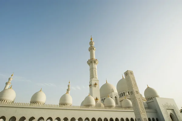 Mezquita blanca Abu Dhabi Sheikh Zayed en los Emiratos Árabes Unidos — Foto de Stock