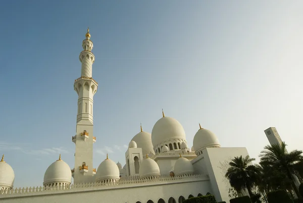 Mezquita blanca Abu Dhabi Sheikh Zayed en los Emiratos Árabes Unidos — Foto de Stock