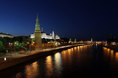 gece görünümü Moskova Nehri ve kremlin, Rusya, Moskova.