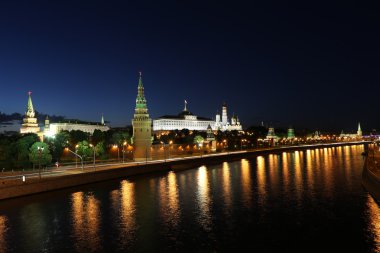 gece görünümü Moskova Nehri ve kremlin, Rusya, Moskova.