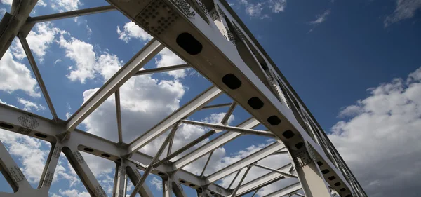 Kovová konstrukce mostu — Stock fotografie