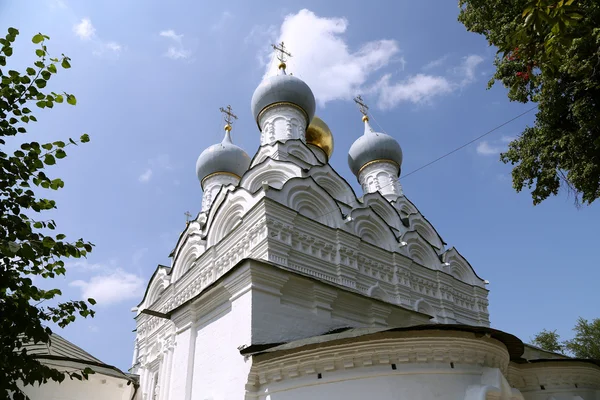 Kerk van st. nicholas in pyzhah (1670), beschermd door de staat, Moskou, Rusland — Stockfoto