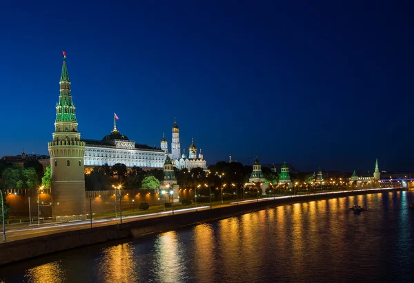 Night view of the Moskva River and Kremlin, Russia, Moscow. — Stock Photo, Image