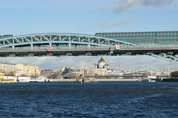 Weergave van Moskou, Rusland. pushkinsky (gaan) brug — Stockfoto