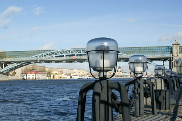 Weergave van Moskou, Rusland. pushkinsky (gaan) brug — Stockfoto