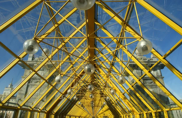 在桥上的玻璃画廊。莫斯科。俄罗斯. — 图库照片