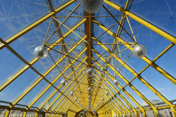 Galerie de verre sur le pont. Moscou. Russie . — Photo