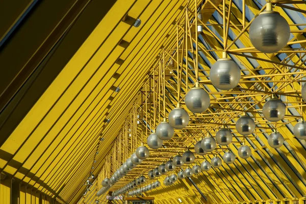 Glazen galerij op de brug. Moskou. Rusland. — Stockfoto