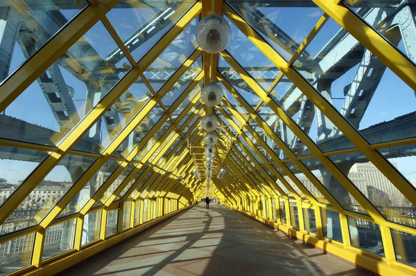 Galleria di vetro sul ponte. Mosca. Russia . — Foto Stock