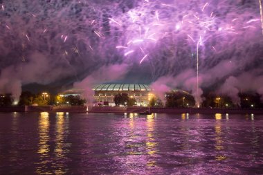 Moskova Nehri luzhniki Stadı, Rusya yakın dolgu üzerinde havai fişek.