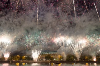 Moskova Nehri luzhniki Stadı, Rusya yakın dolgu üzerinde havai fişek.