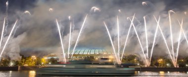 Moskova Nehri luzhniki Stadı, Rusya yakın dolgu üzerinde havai fişek.