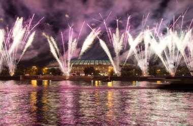 Moskova Nehri luzhniki Stadı, Rusya yakın dolgu üzerinde havai fişek.