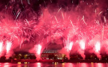 Moskova Nehri luzhniki Stadı, Rusya yakın dolgu üzerinde havai fişek.