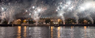 Moskova Nehri luzhniki Stadı, Rusya yakın dolgu üzerinde havai fişek.