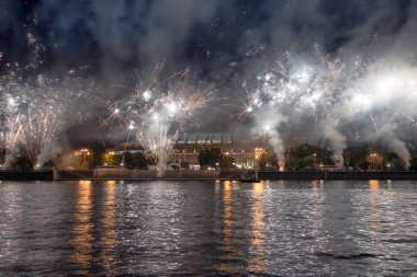 Moskova Nehri luzhniki Stadı, Rusya yakın dolgu üzerinde havai fişek.