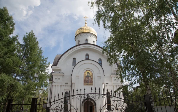 Ruská pravoslavná církev svatého evfrosinia, nahimovsky avenue, Moskva, Rusko — Stock fotografie