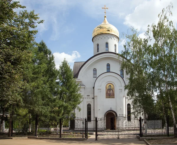 Igreja Ortodoxa Russa de Santa Evfrosinia, Avenida Nahimovsky, Moscou, Rússia — Fotografia de Stock