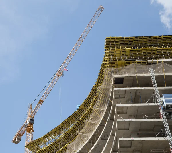 Guindastes num estaleiro. Imagem industrial — Fotografia de Stock