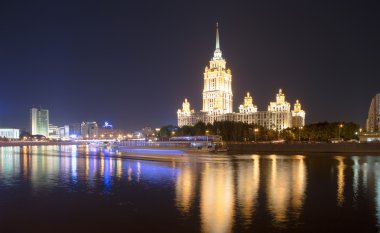 yüksek katlı bina gece, Moskova, Rusya