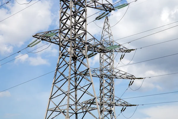 Electricidad pilones y línea — Foto de Stock