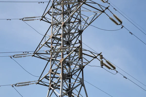 Electricidad pilones y línea — Foto de Stock