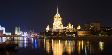 yüksek katlı bina gece, Moskova, Rusya
