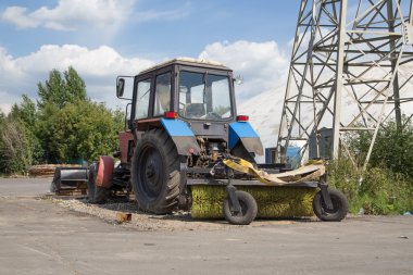 sokak süpürme aracı traktör