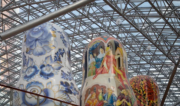 Έκθεση της Ρωσικής κούκλας ένθετα στο mall ΑΦΟΙ Μόσχα, Ρωσία — Φωτογραφία Αρχείου