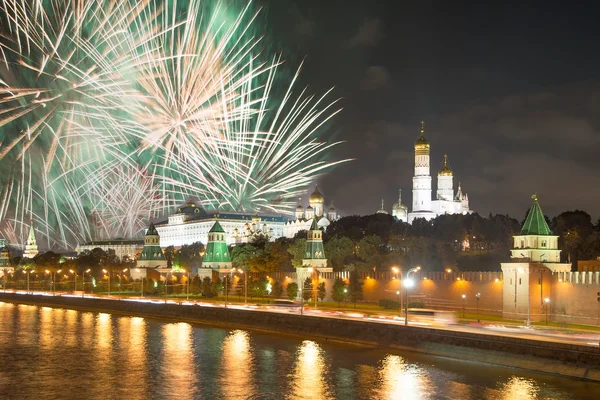 Fogos de artifício sobre Moscovo. Rússia — Fotografia de Stock