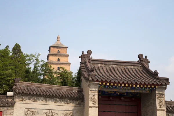 La pagoda gigante del ganso salvaje o gran pagoda del ganso salvaje, es una pagoda budista ubicada en el sur de Xian (Sian, Xi 'an), China. — Foto de Stock