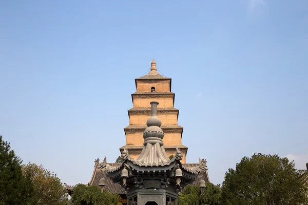 La pagoda gigante del ganso salvaje o gran pagoda del ganso salvaje, es una pagoda budista ubicada en el sur de Xian (Sian, Xi 'an), China. — Foto de Stock