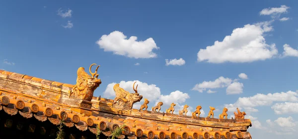 Roof decorations in Yonghe Temple (Lama Temple) in Beijing, China — Stock Photo, Image