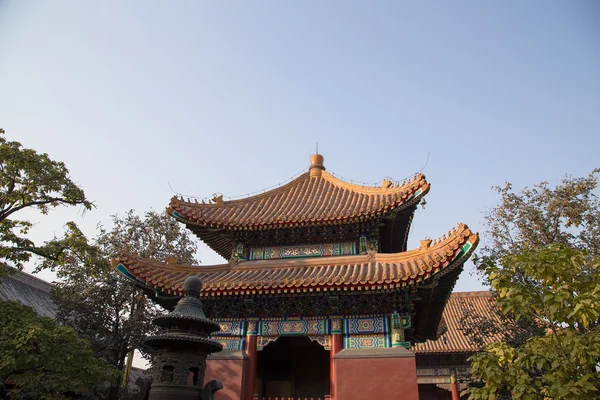 Yonghe Temple, also known as the Palace of Peace and Harmony Lama Temple, the Yonghe Lamasery, or popularly the Lama Temple, is a temple of Tibetan Buddhism. Beijing, China — Stock Photo, Image