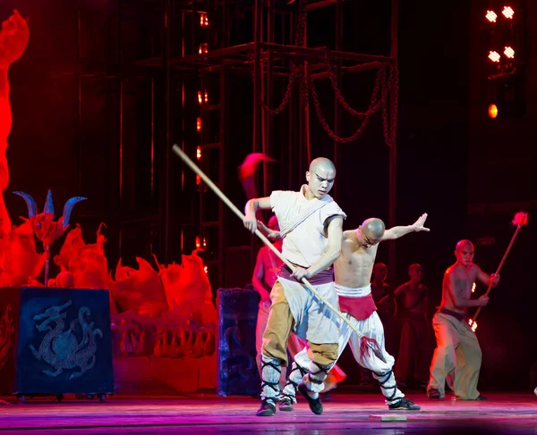 Dramma d'azione "Leggenda del Kungfu", lo spettacolo di kungfu più emozionante del mondo, "Teatro Rosso", Pechino, Cina — Foto Stock