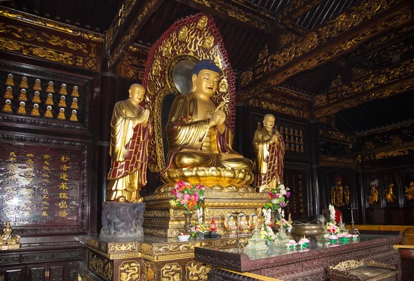 Templo Budista. Estatua de oro de Buddha- sur de Xian (Sian, Xi 'an), provincia de Shaanxi, China —  Fotos de Stock