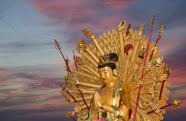 仏教寺院です。仏 - シアン （西安） 南部の西安、陝西省、中国の黄金像 — ストック写真