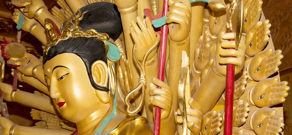 Buddhistický chrám. Zlatá socha Buddhy – Jižní xian (sian, xi'an), provincie Šen-si, Čína — Stock fotografie