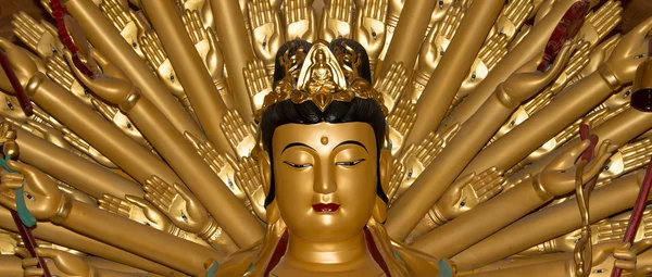 Buddhist Temple. Golden statue of Buddha-- southern Xian (Sian, Xi'an), Shaanxi province, China — Stock Photo, Image