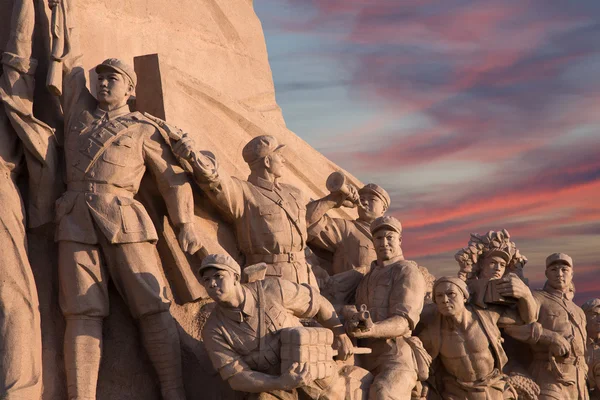 Revolutionary statues at Tiananmen Square in Beijing, China — Stock Photo, Image