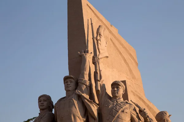 Devrimci heykel tiananmen Meydanı Pekin'de, Çin — Stok fotoğraf