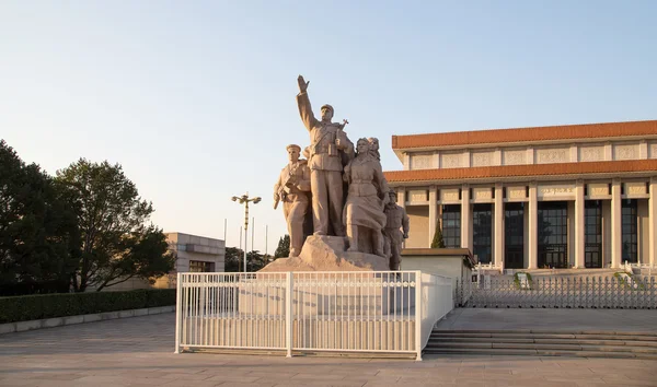 Revoluční sochy na náměstí Nebeského klidu v Pekingu, Čína — Stock fotografie