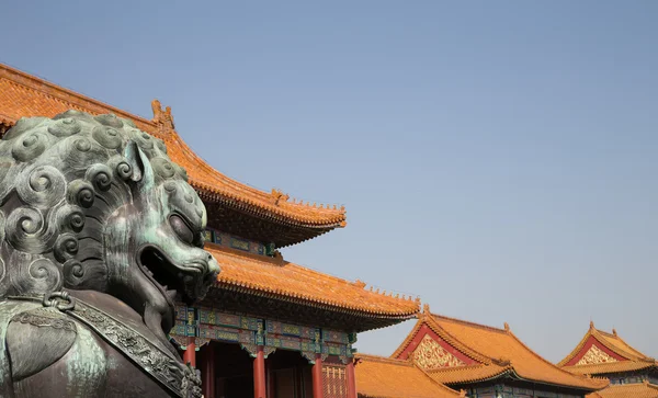 Estatua de León Guardián de Bronce en la Ciudad Prohibida, Beijing, China —  Fotos de Stock