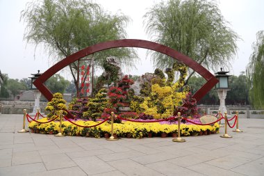 Beihai parkıdır--Pekin yasak şehir kuzeybatısında bir imparatorluk Bahçesi