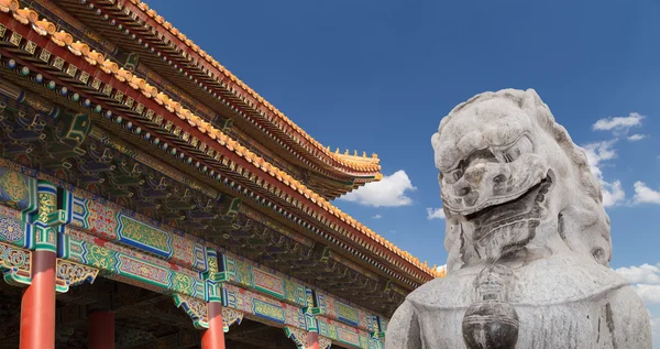 Sten guardian lejonet statyn i beihai park, beijing, Kina — Stockfoto